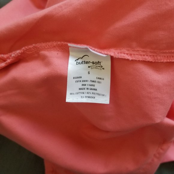 UA Butter-Soft Stretch Women's 5-Pocket V-neck Scrub Top - Picture 5 of 5